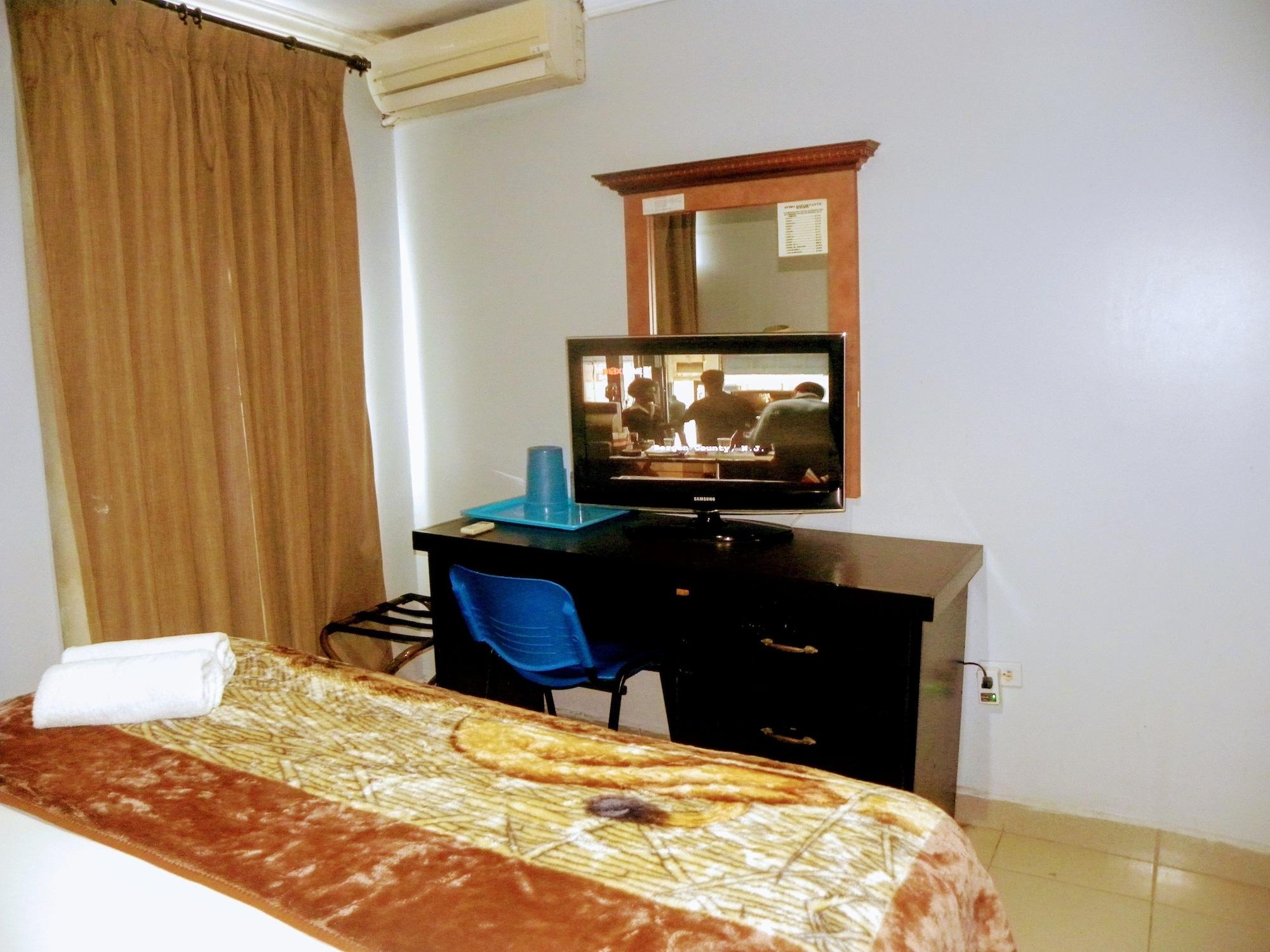 Meryland Hotel Colon Esterno foto