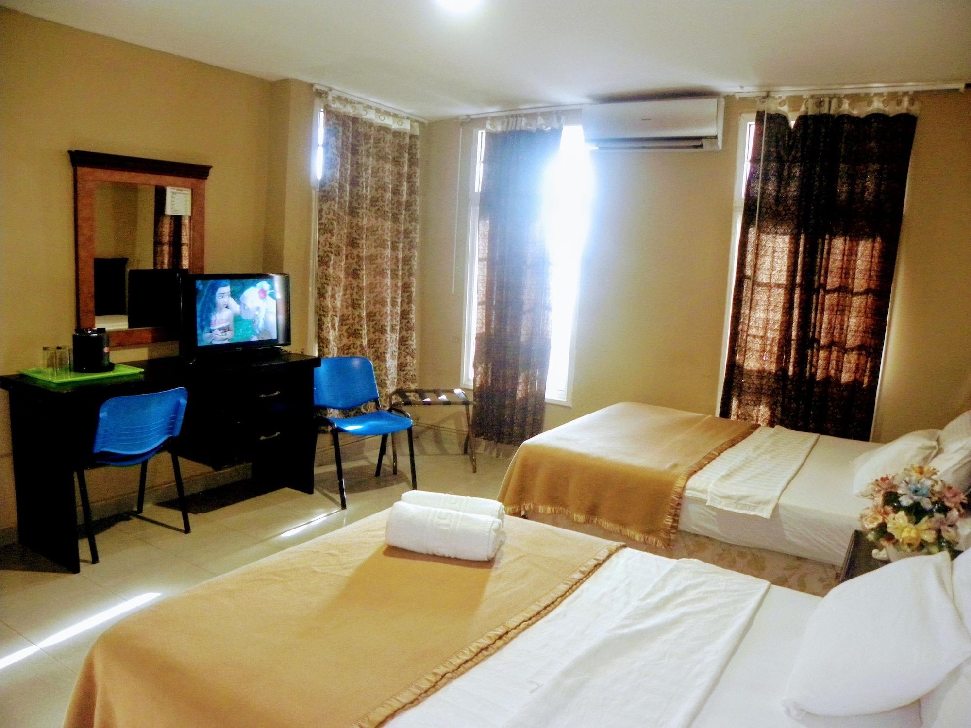 Meryland Hotel Colon Esterno foto