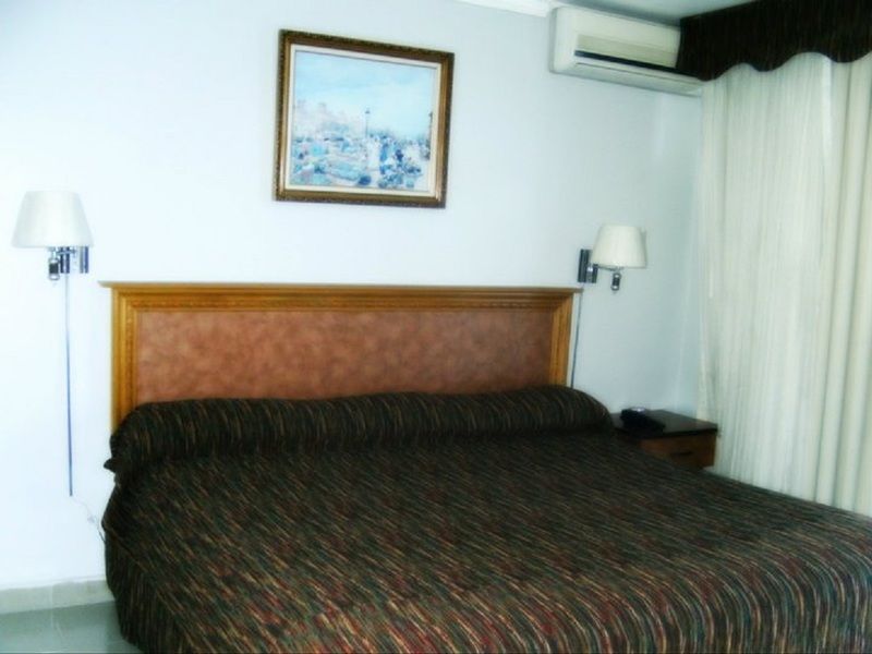 Meryland Hotel Colon Esterno foto
