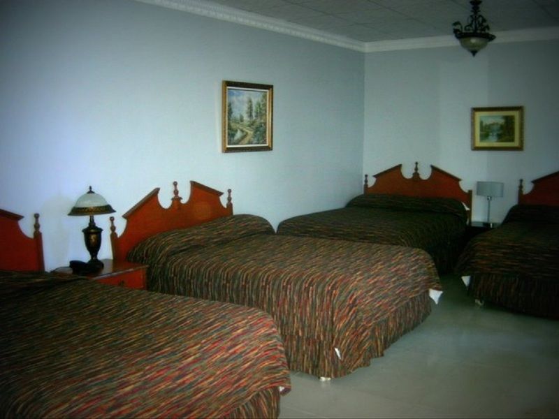 Meryland Hotel Colon Esterno foto
