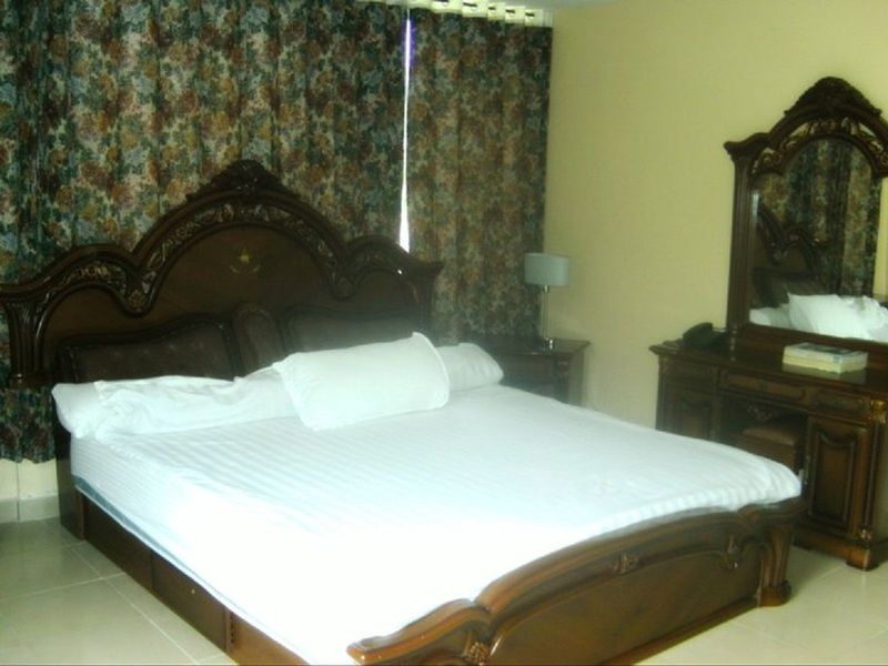 Meryland Hotel Colon Esterno foto