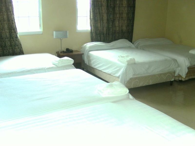 Meryland Hotel Colon Esterno foto