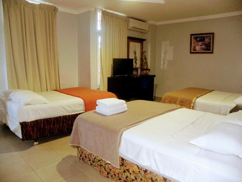 Meryland Hotel Colon Esterno foto