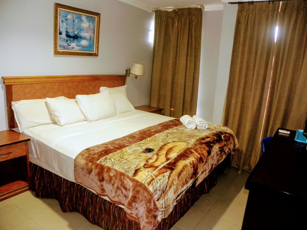 Meryland Hotel Colon Esterno foto