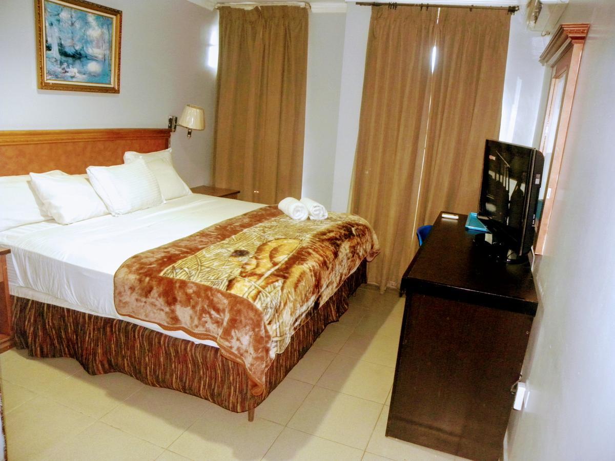Meryland Hotel Colon Esterno foto